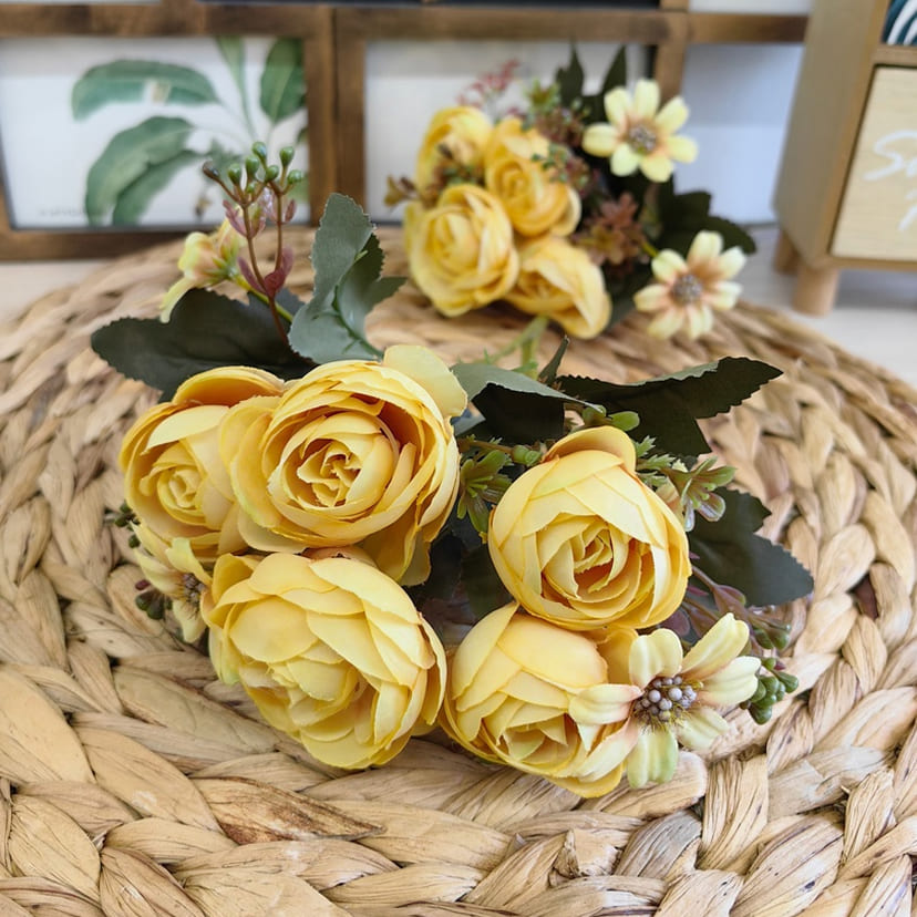 Искусственные цветы на могилу в Димитровграде | Цветы искусственные «Камелии с мелкоцветом», желтые, букет