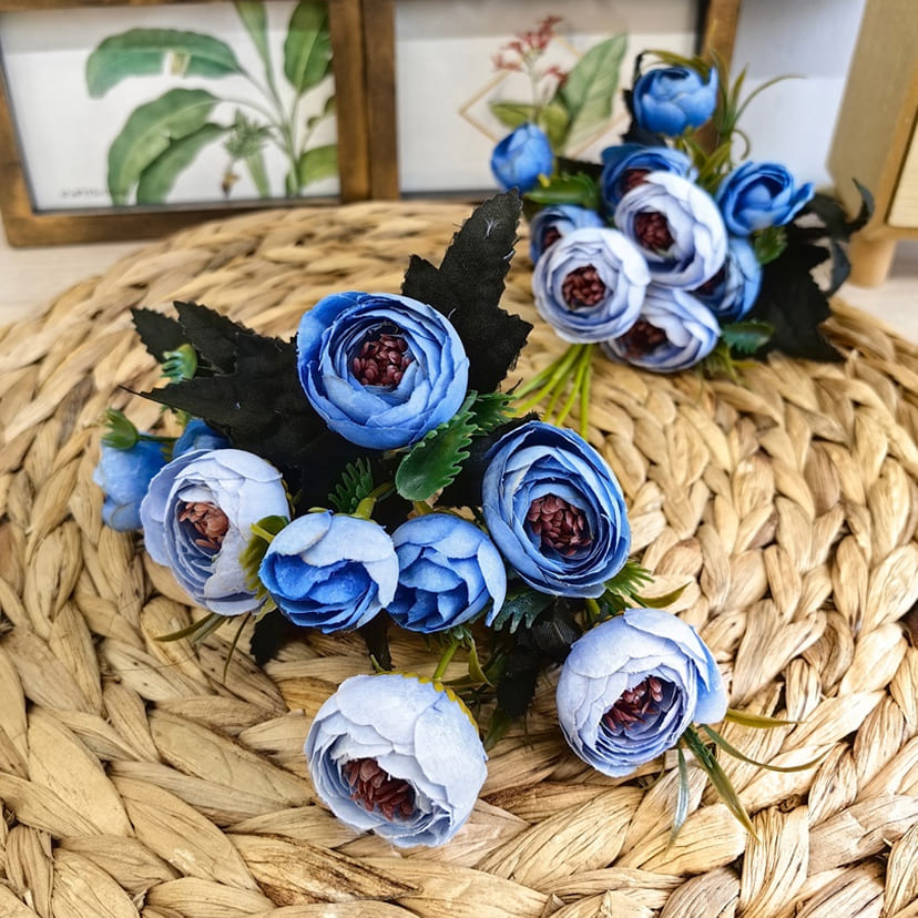 Искусственные цветы на могилу в Димитровграде | Цветы искусственные «Камелии», голубые, букет