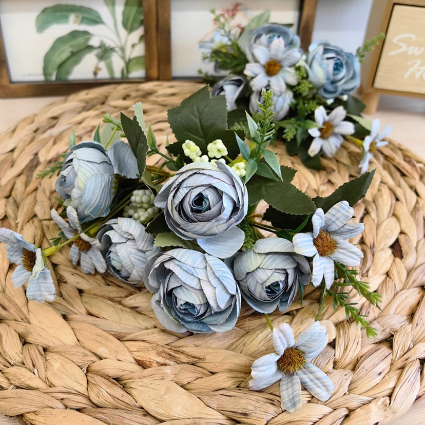 Искусственные цветы на могилу в Димитровграде | Цветы искусственные «Камелии с мелкоцветом», голубые, букет
